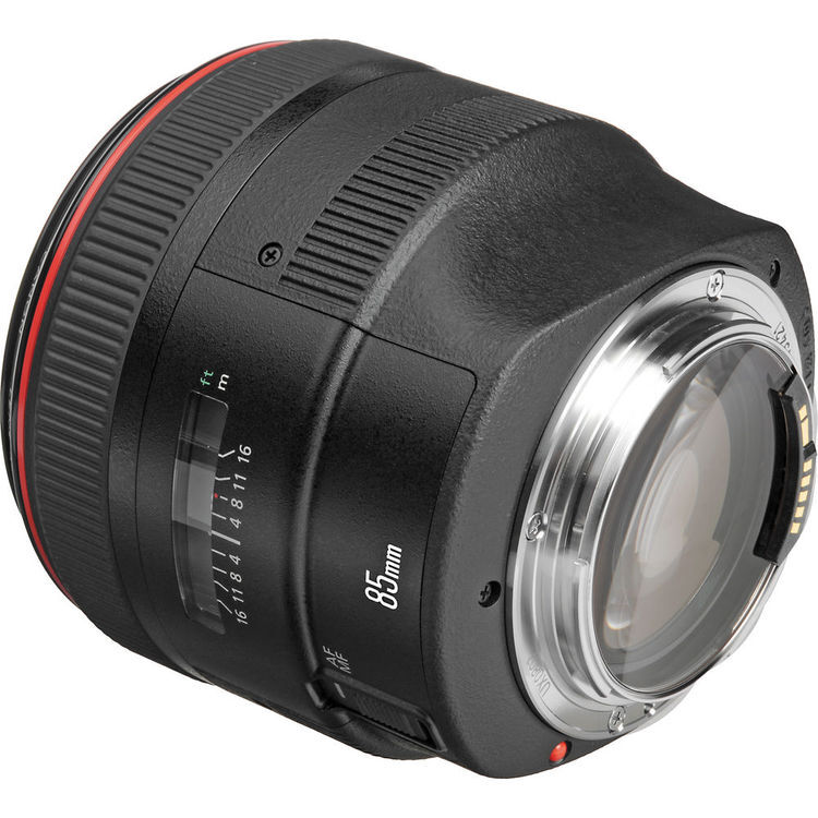 چرا Canon EF 85mm f/1.2L II USM هنوز هم بهترین لنز پرتره کلاسیک است؟