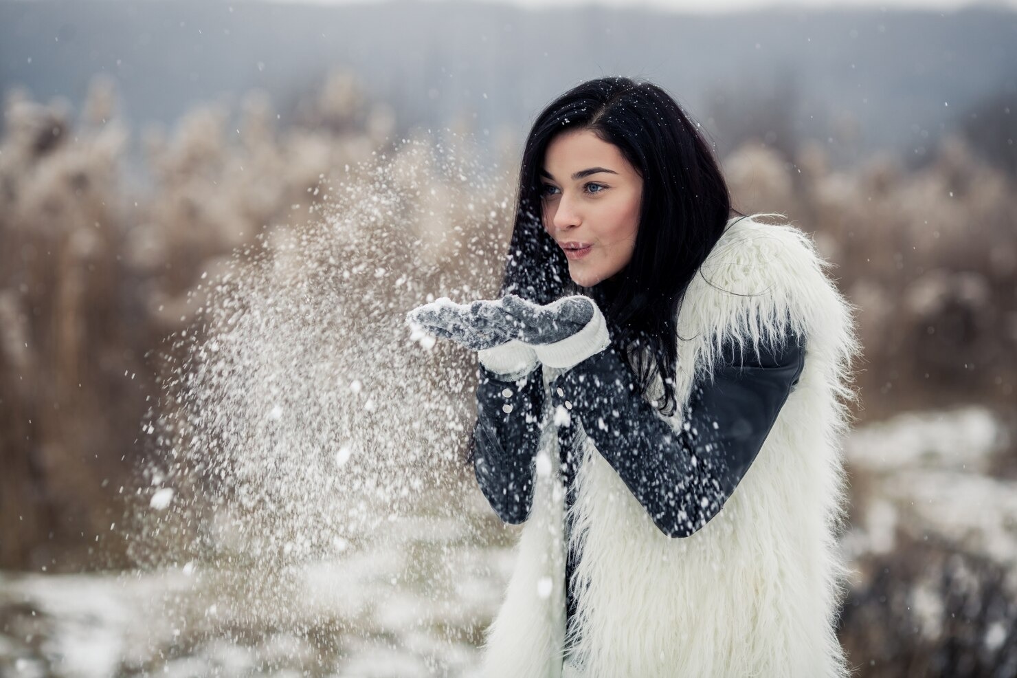 ژست ۶: گرفتن برف با دست‌ها