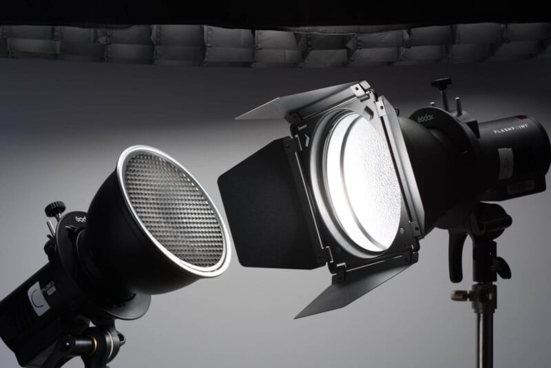 ریم لایت (Rim Lighting) چیست و چگونه در عکاسی پرتره از آن استفاده کنیم؟