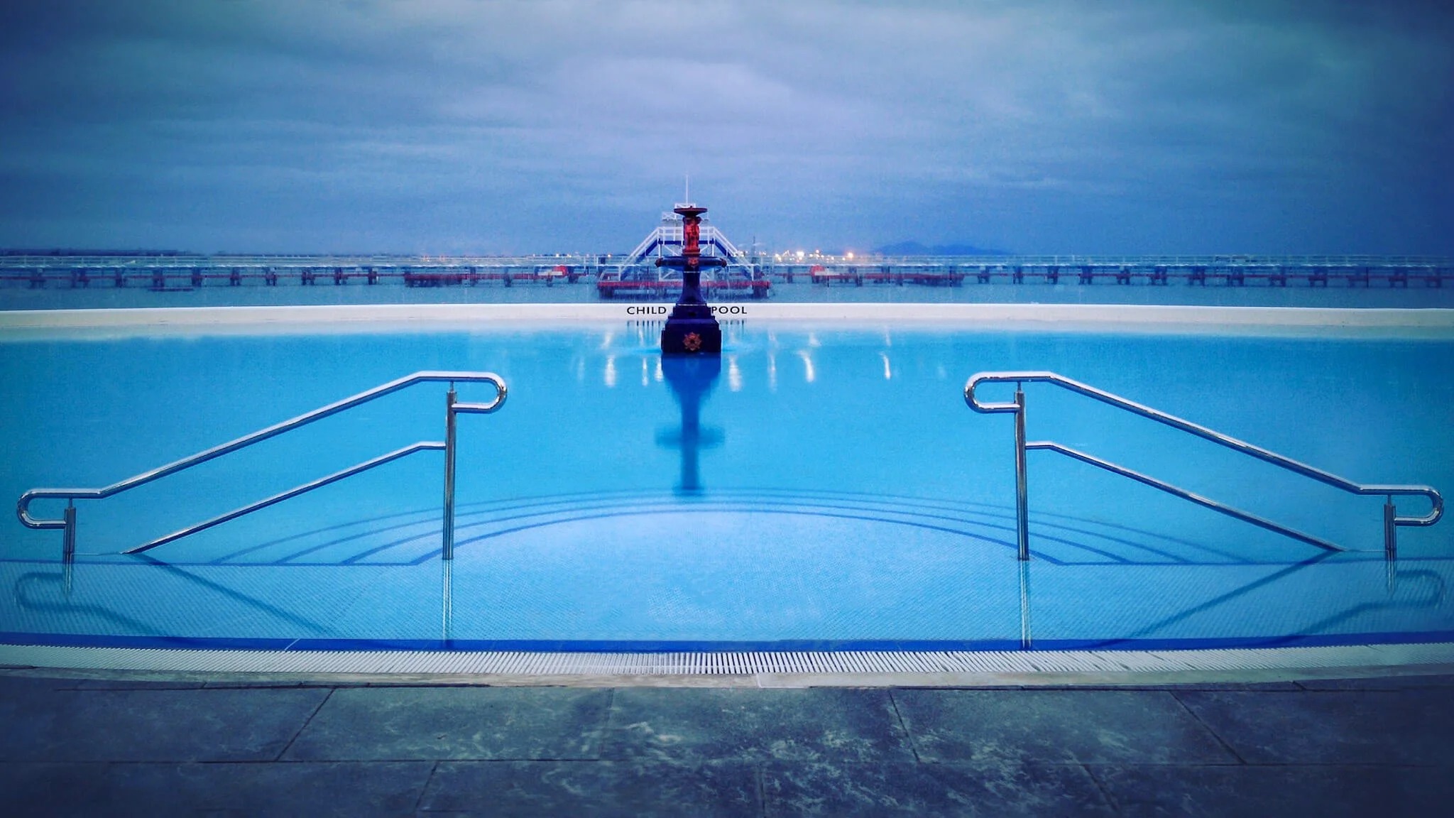 استفاده از تقارن و عدم تقارن در ترکیببندی عکس | راهنمای کامل برای عکاسان